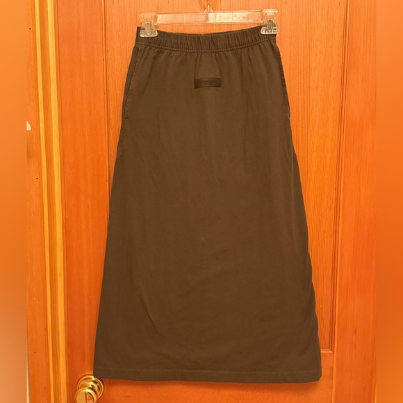 Essentials Fear of God Dark Olive Midi-Skirt With Pockets - Picture 5 of 8